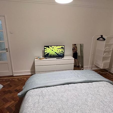 Habitacion Privada Para 3 Grande Con Balcon Lisbon Bagian luar foto
