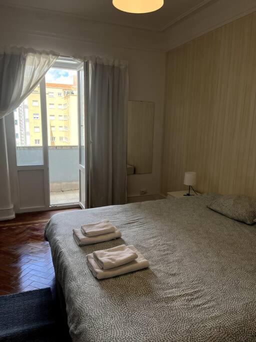 Habitacion Privada Para 3 Grande Con Balcon Lisbon Bagian luar foto